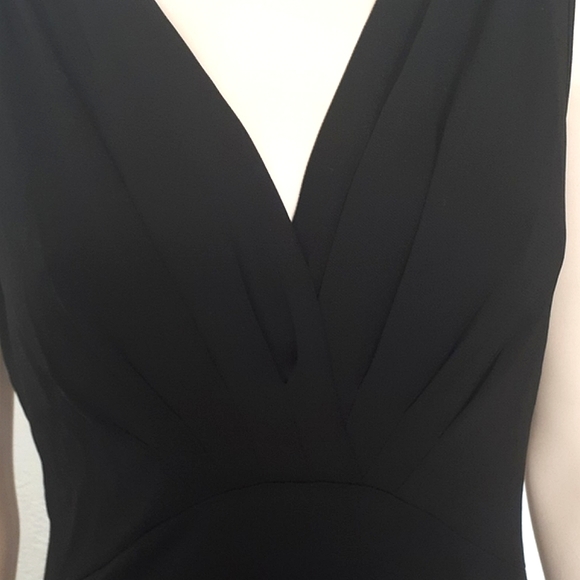 V-neck Sleeveless Dress - Picture 5 of 11